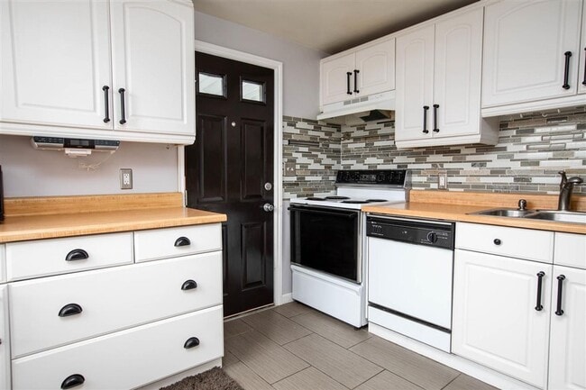 Building Photo - **Coming Soon in June** Beautifully updated Shadle Park 3 Bed 2 Bath Rancher will all the updates...