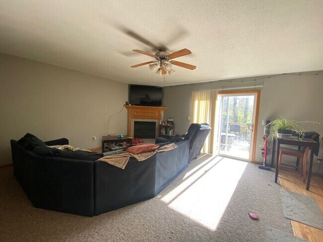Building Photo - $2,250 | 4 Bedroom, 3.5 Bathroom Duplex | ...