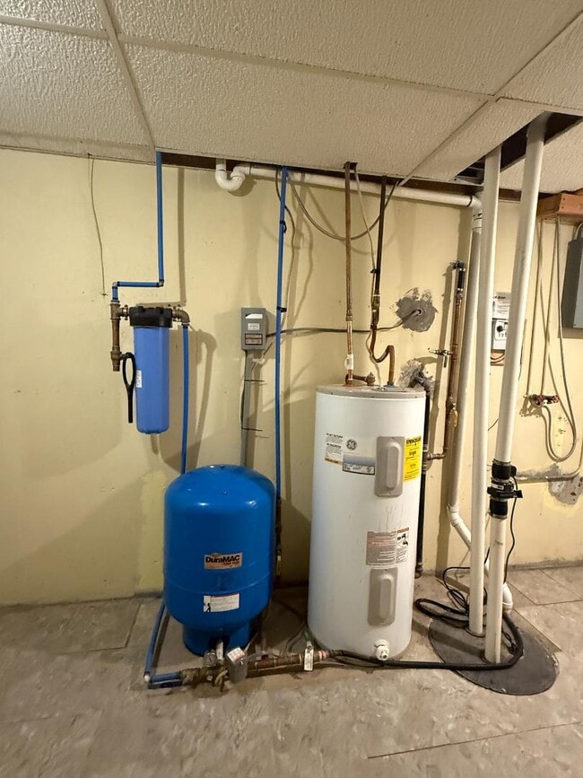 Building Photo - 5902 W Franklin St