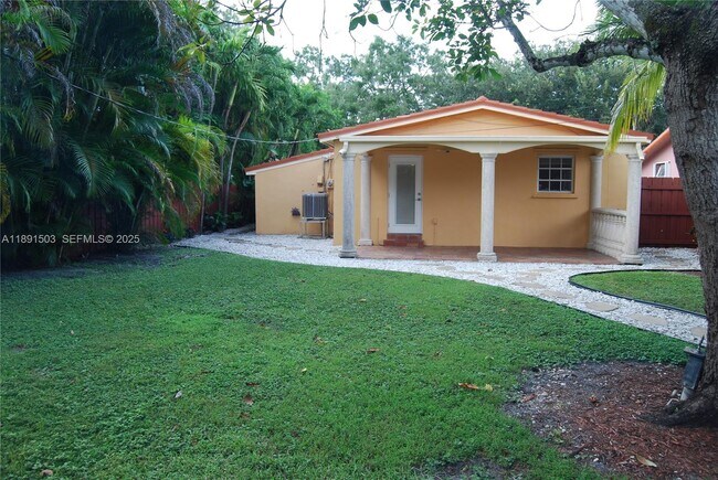 Building Photo - 270 S Melrose Dr