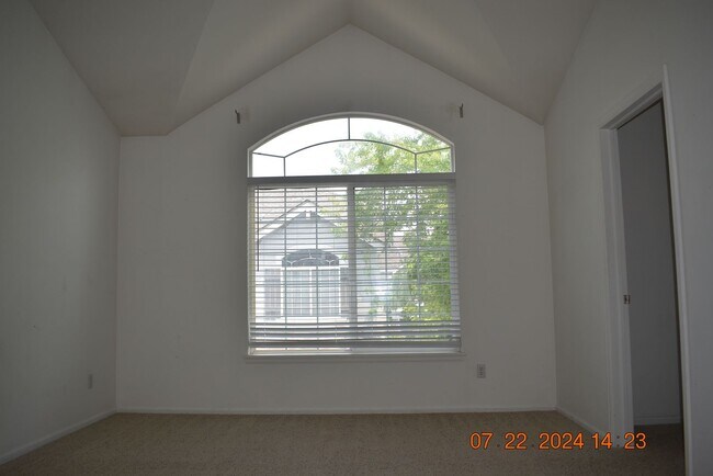 Building Photo - Reduced Price! Cozy and Convenient 2 Bedro...
