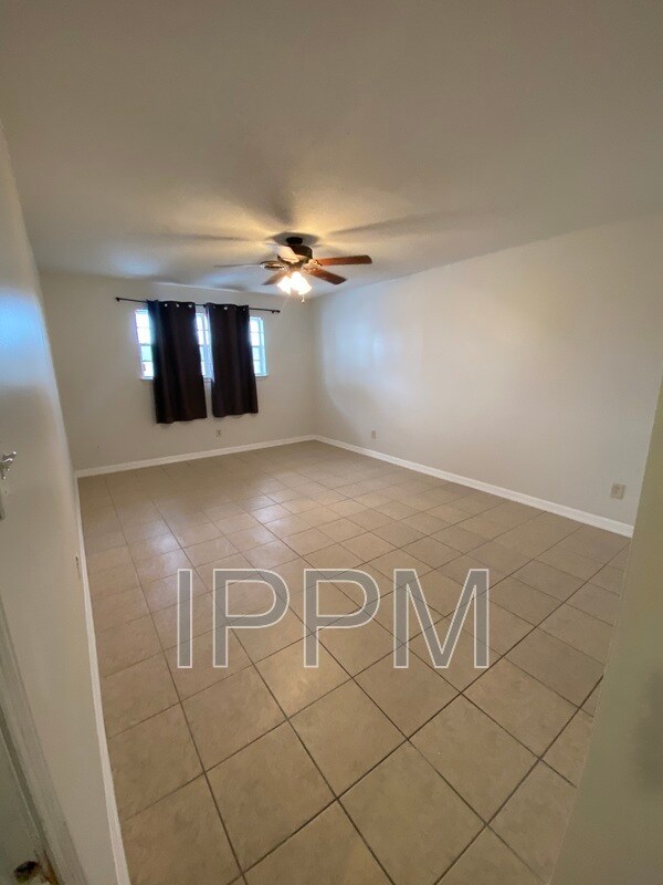 Building Photo - 1500 Palm Valley Dr W