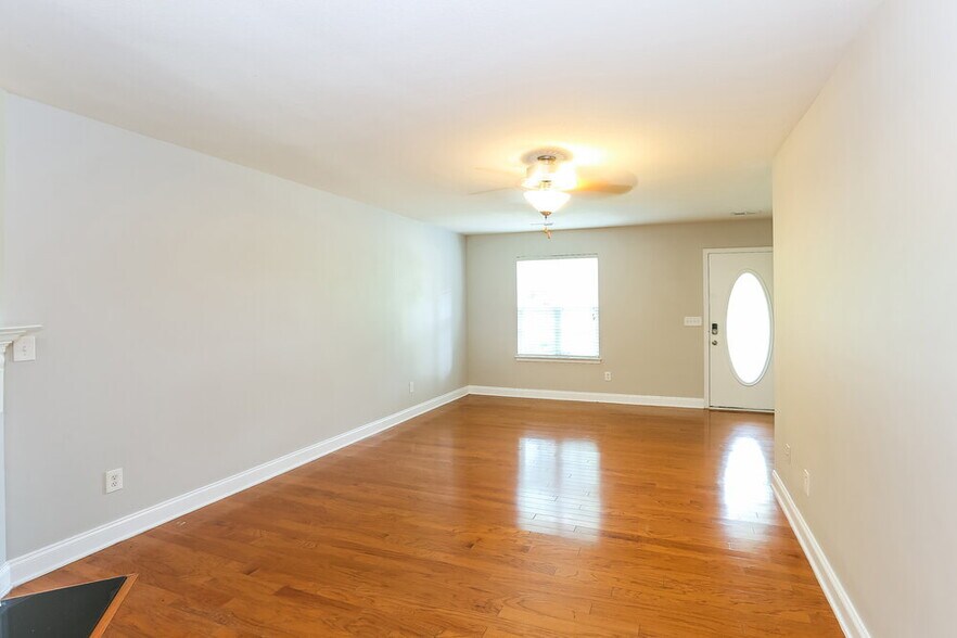Building Photo - 6246 Silver Chime Way