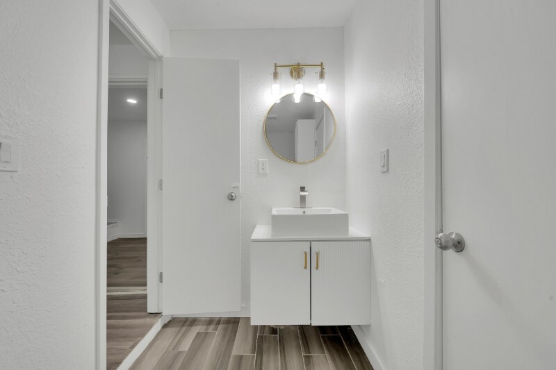 Building Photo - 4622 Bayview Dr