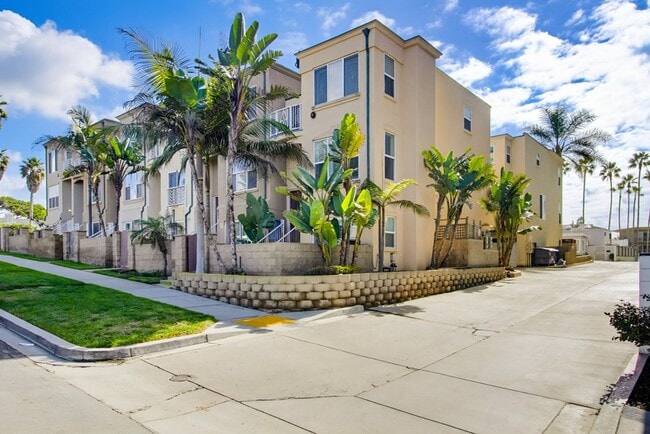 Building Photo - Steps from the Sand - Pacific Beach Townhome, Offered Fully or Partially Furnished