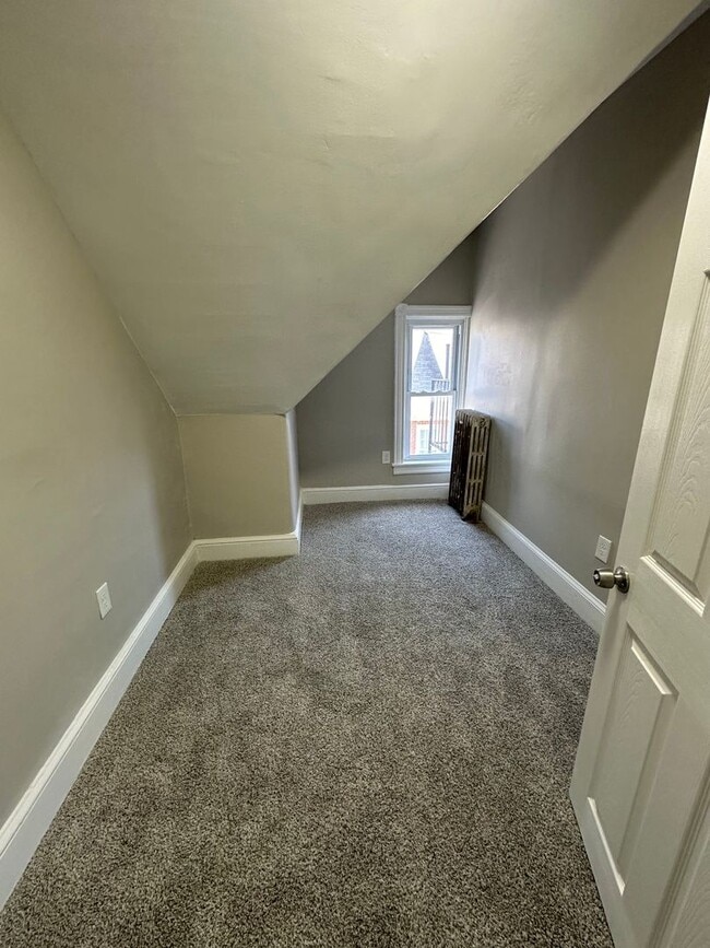 Building Photo - 3 N Wells Ave