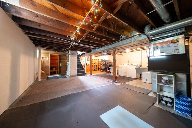 Building Photo - 4140 5th Ave S
