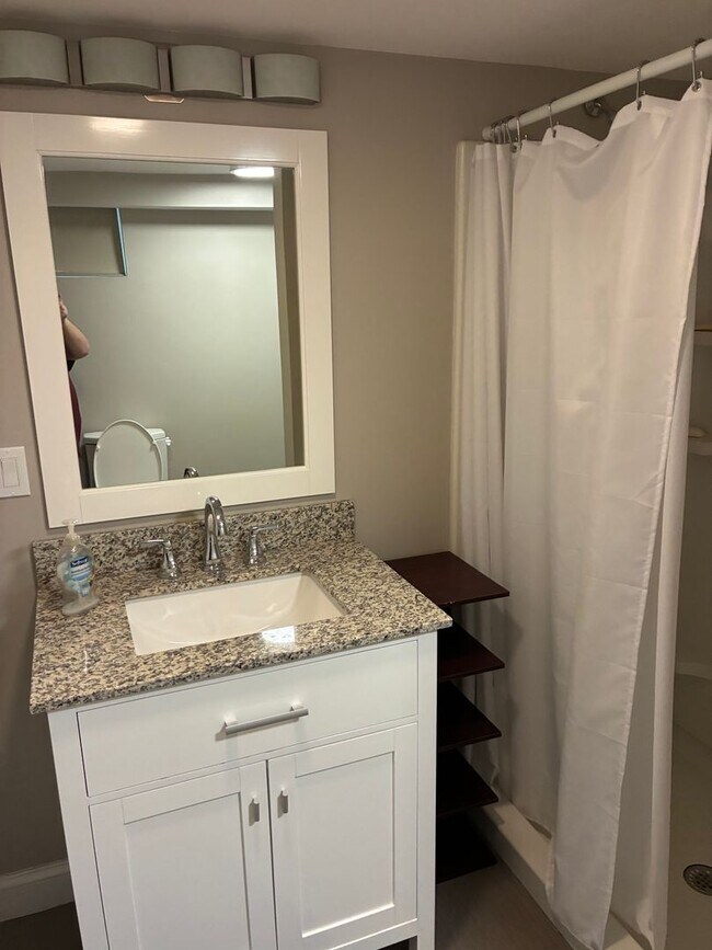 Building Photo - Beautiful single family house in a prime location in Newton