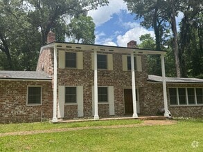 Building Photo - Stunning 4-Bedroom, 3-Bathroom Home with A...