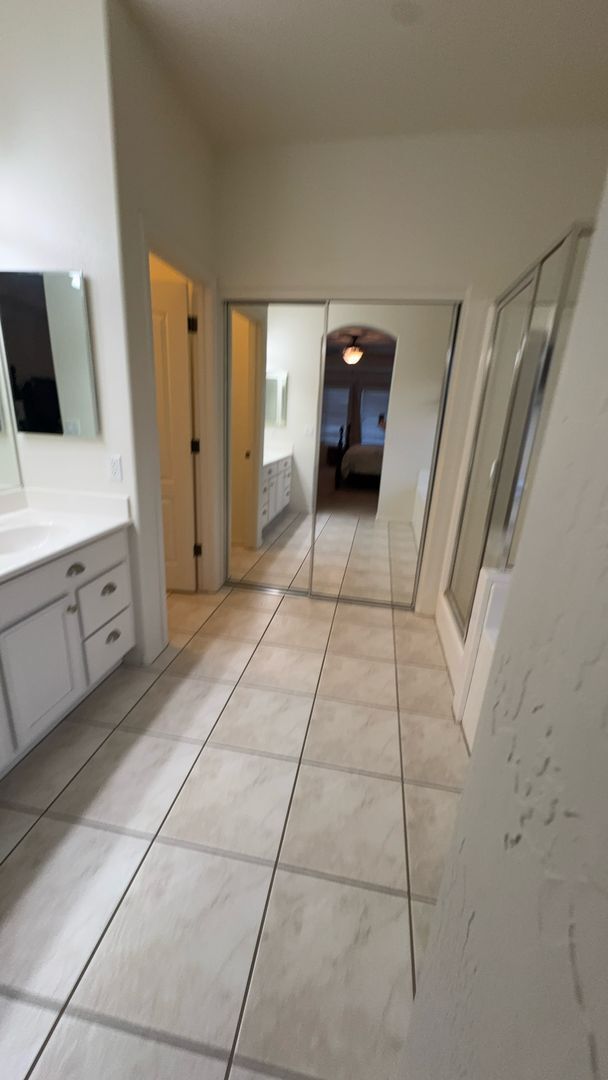 Building Photo - Horse Property in QC