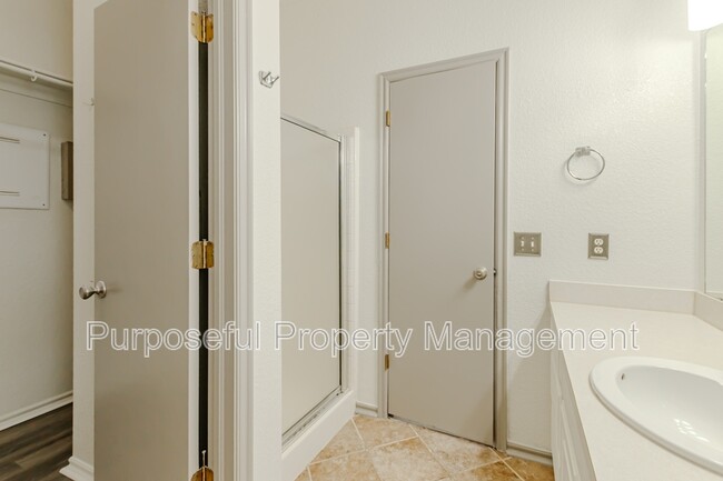 Building Photo - 16416 Oconee Creek Dr