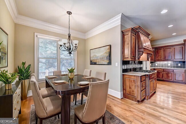 Building Photo - 8920 Doral Dr