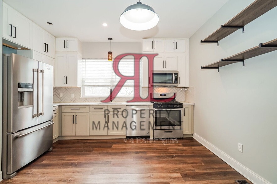 Building Photo - 858 S Ohio Ave