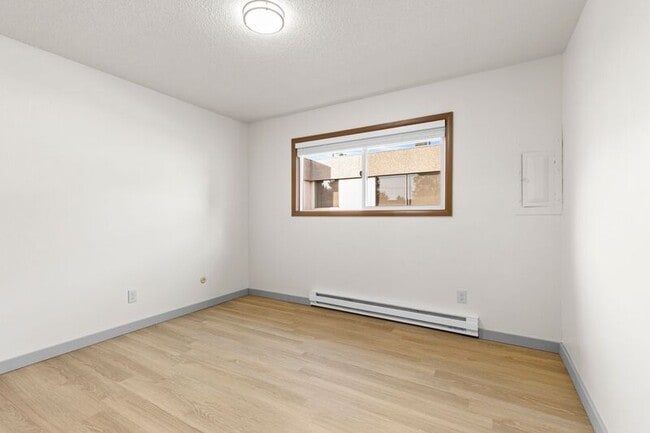 Building Photo - 2945 SE Washington St