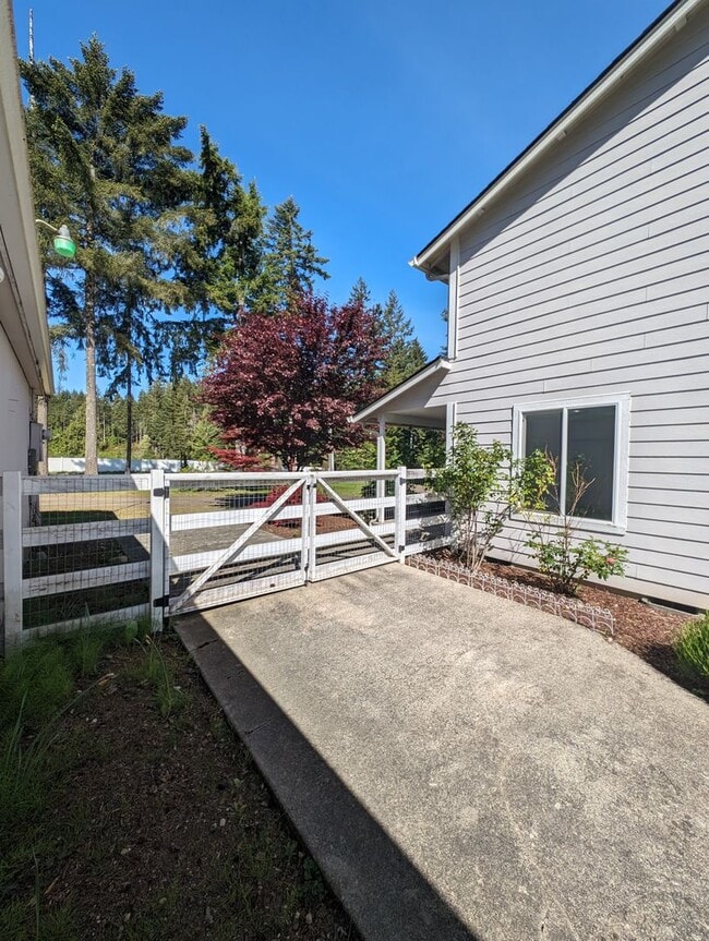 Building Photo - Large 4 Bedroom Home for rent in PO - Over Two Acres and Room to Roam!