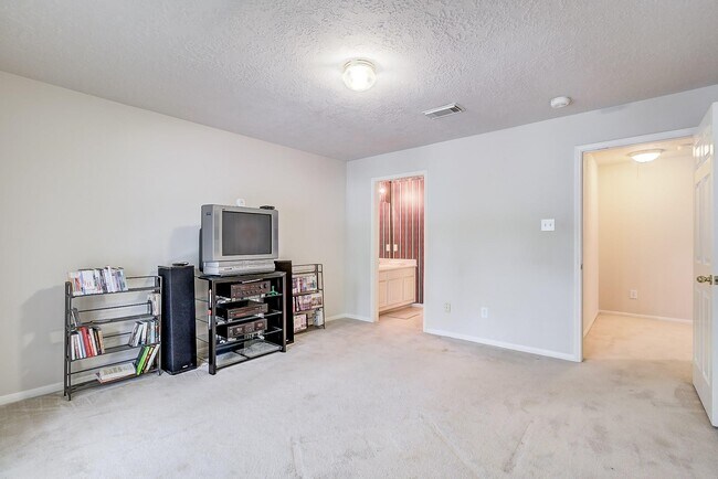 Building Photo - 17323 Jackson Pines Dr