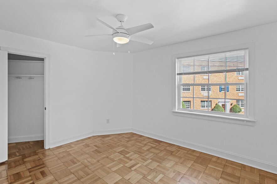 Building Photo - 1706 W Abingdon Dr