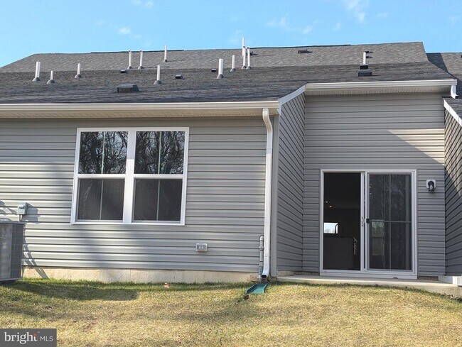 Building Photo - 114 RED LION Ct