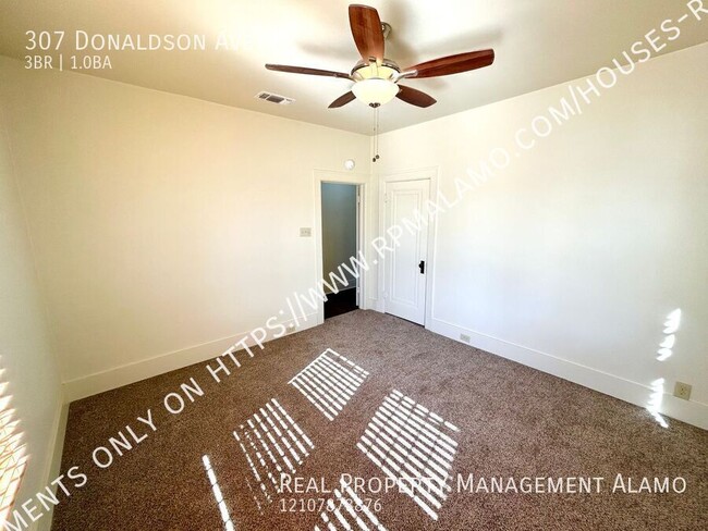 Building Photo - AVAILABLE NOW! Newly Renovated 3 Bedroom /...