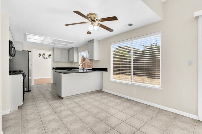 Building Photo - 880 Woodsong Ln