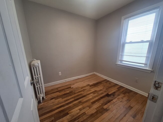 Building Photo - Harper Woods bungalow