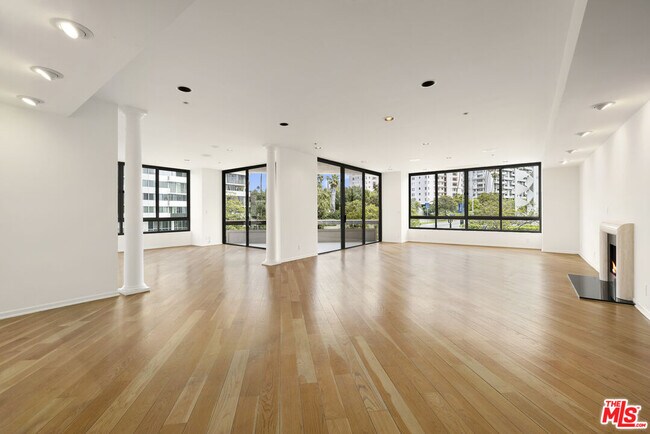 Building Photo - 10430 Wilshire Blvd