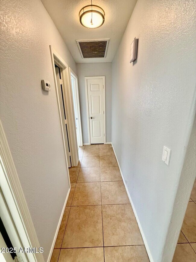 Building Photo - 646 N Cobblestone St