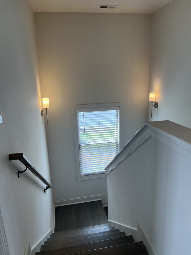 Building Photo - "Spacious 4-Bedroom Retreat with 3.5 Baths in Charming Mt. Juliet!"