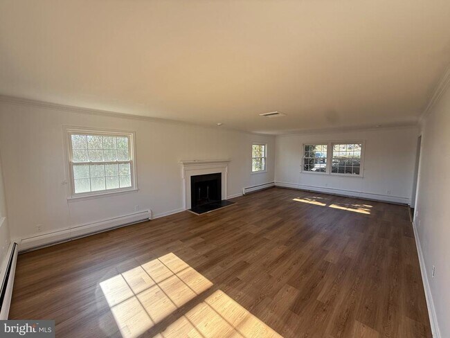 Building Photo - 9616 Burke View Ave