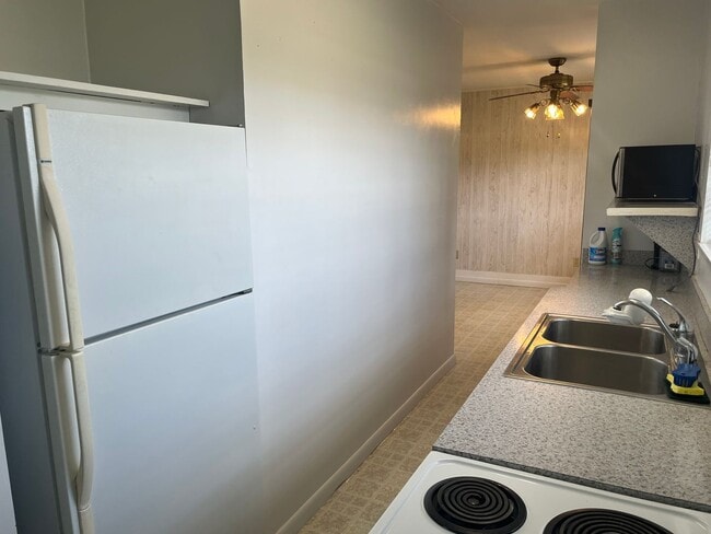 Building Photo - Studio Apartment in Wellborn, near downtown. All Utilities included.