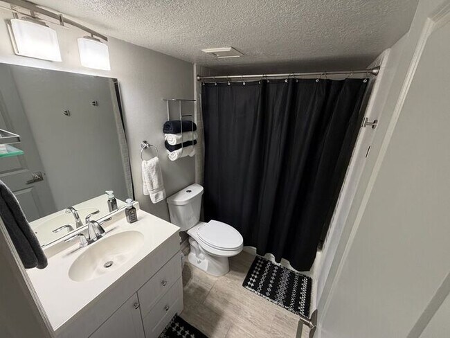 Building Photo - Beautiful 2 bedroom, 2 bath Condo located in Winter Park