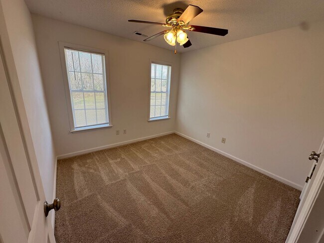 Building Photo - Beautiful 3 bedroom home on over 3/4 acres with huge garage.