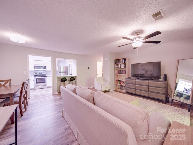 Building Photo - 1052 Churchill Downs Ct