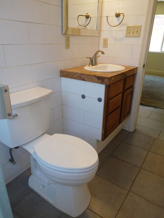 Building Photo - UNR friendly 3 Bedroom , 1 Bath close to campus