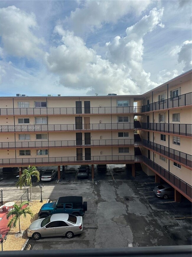 Building Photo - 1075 W 68th St
