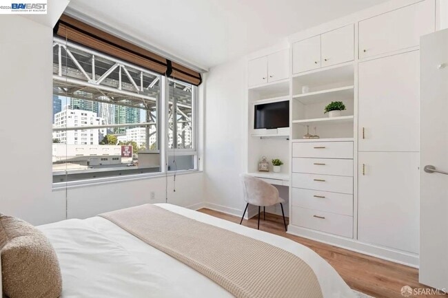 Building Photo - 501 Beale St