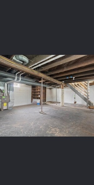 Building Photo - 820 Middle St
