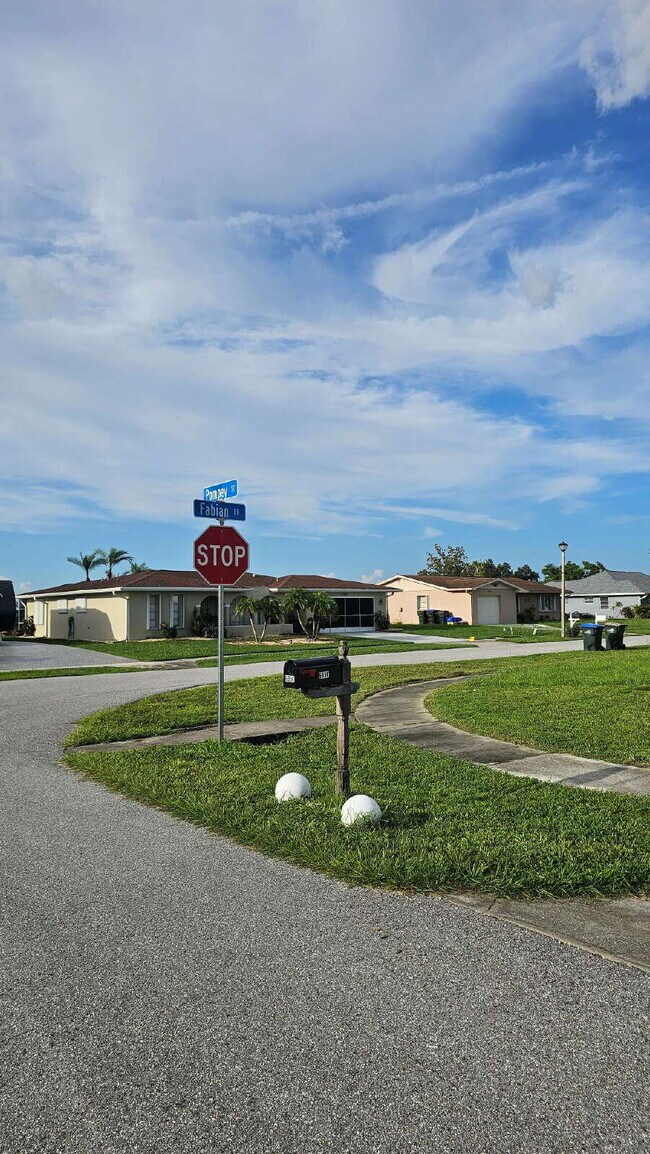 Building Photo - 3 Bedroom Pool Home in North Port - Rent I...