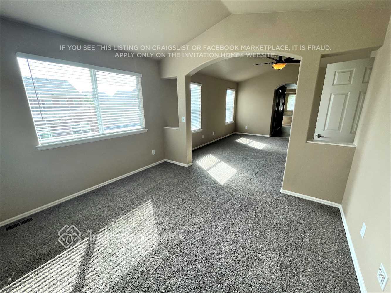 Building Photo - 12386 Roslyn Way