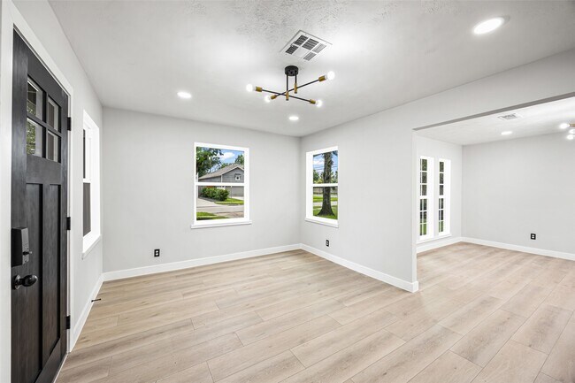 Building Photo - 4626 Holly St