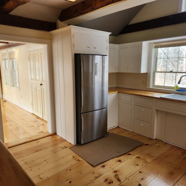 Building Photo - 410 Cider Hill Rd