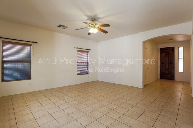 Building Photo - 2644 E Chester Dr