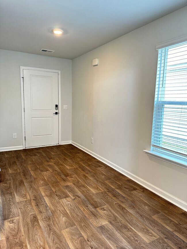 Building Photo - Gorgeous Ladson Home!