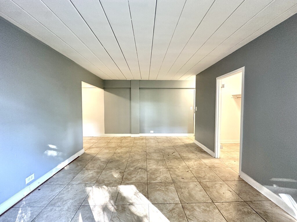 Building Photo - 1360 W Touhy Ave