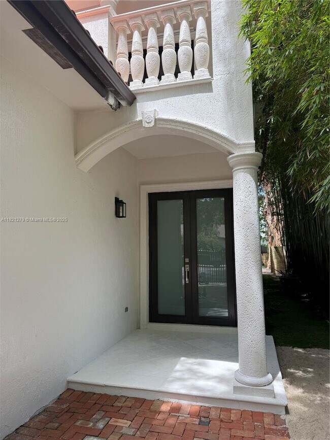 Building Photo - 2921 SW 30th Ct