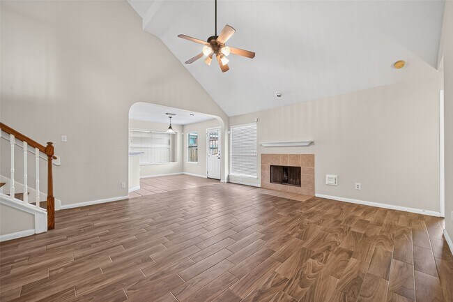 Building Photo - 9127 N Ferndale Pl Dr