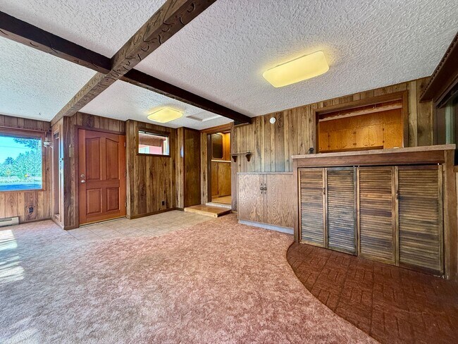 Building Photo - **50% OFF FIRST MONTH'S RENT** Country Liv...