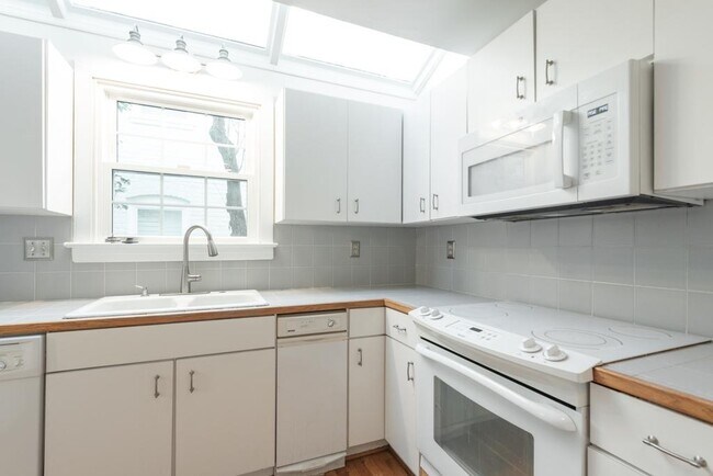 Building Photo - 3120 Grove Ave