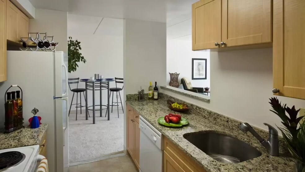 Building Photo - 17 Magazine St