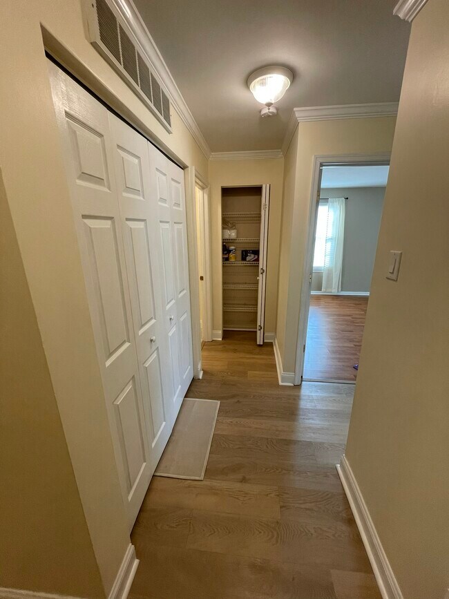 Building Photo - 1 Bridgewater Dr